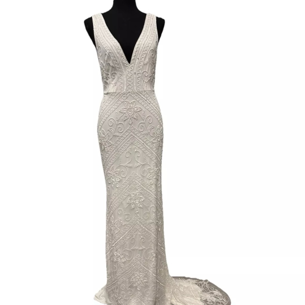 Lulu's Elegant White Lace Wedding Dress